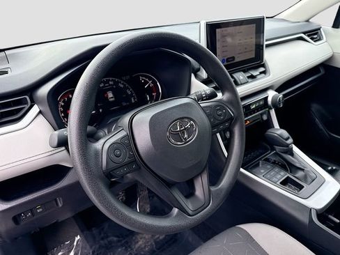 Used 2025 Toyota RAV4 XLE image 9