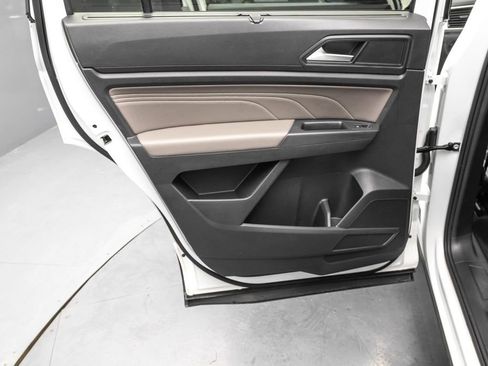 Used 2021 Volkswagen Atlas SEL image 25