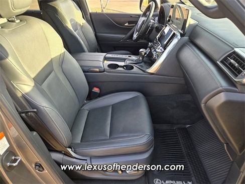 Used 2024 Lexus LX 600 4WD w/ Luxury Package image 17