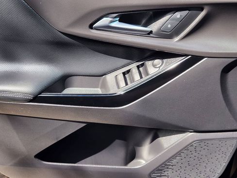 Used 2025 Chevrolet Equinox LT w/ Safety and Technology Package image 22