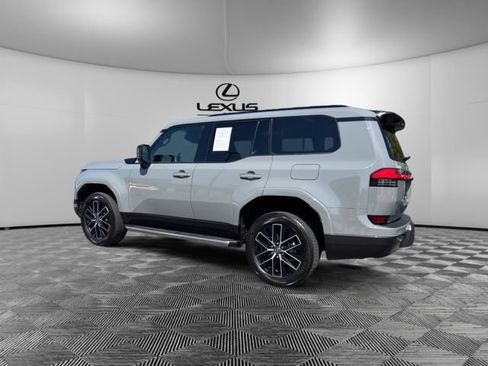 Used 2025 Lexus GX 550 w/ Accessory Package (2T) AWD/4WD image 5