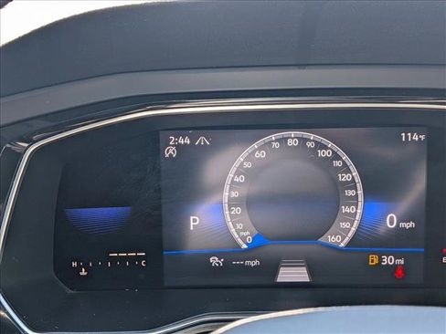 Used 2022 Volkswagen Jetta SE w/ Panoramic Sunroof Package FWD image 9