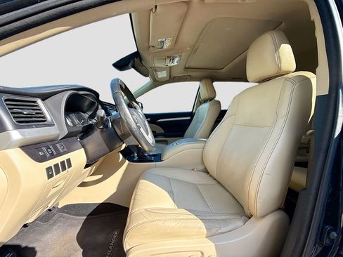 Used 2017 Toyota Highlander XLE image 23