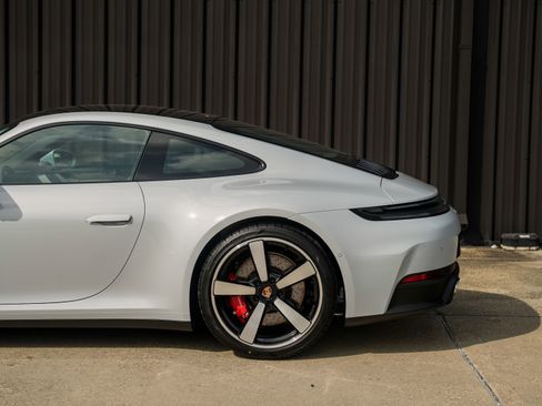 New 2026 Porsche 911 Carrera 4S image 12