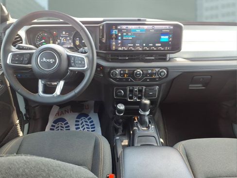 Used 2024 Jeep Wrangler Unlimited Sahara AWD/4WD image 19