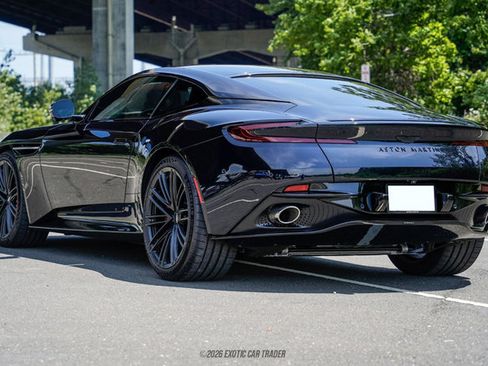 Used 2024 Aston Martin DB12 Coupe RWD image 6