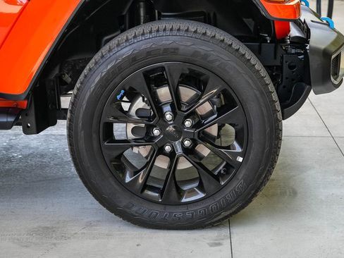 Used 2023 Jeep Wrangler Unlimited Sahara w/ Cold Weather Group AWD/4WD image 10