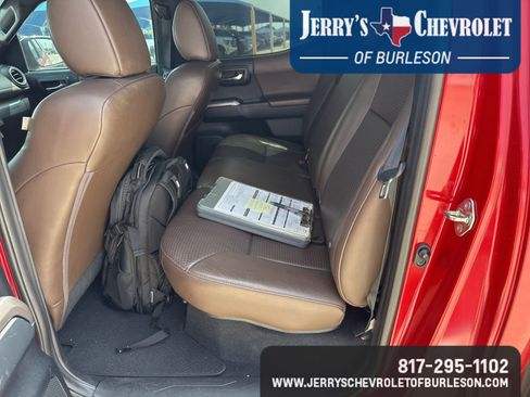 Used 2016 Toyota Tacoma Limited w/ Towing Package AWD/4WD image 10