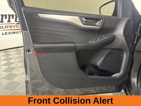 Used 2022 Ford Escape SE w/ SE Sport Appearance Package FWD image 9