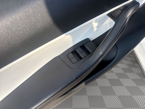 Used 2022 Tesla Model Y Performance AWD/4WD image 15
