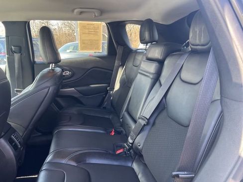 Used 2019 Jeep Cherokee Latitude Plus image 17