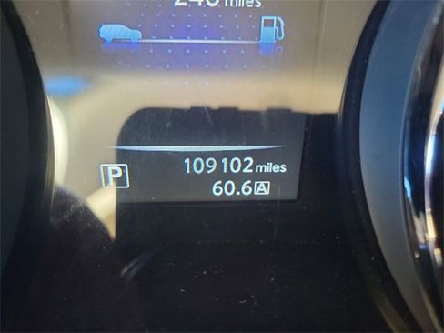 Used 2015 Nissan Rogue SV image 25