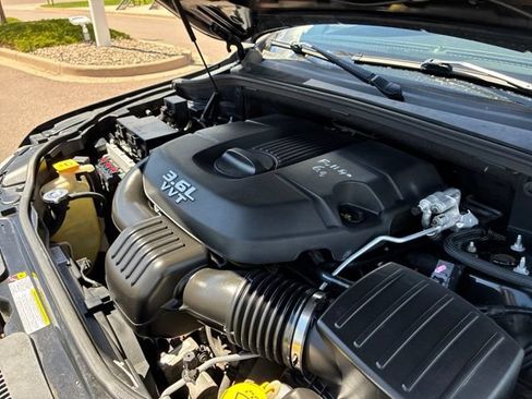 Used 2012 Jeep Grand Cherokee Laredo w/ Laredo E Group AWD/4WD image 10