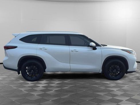 Used 2024 Toyota Highlander Limited AWD/4WD image 8
