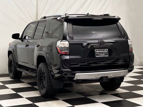 Used 2021 Toyota 4Runner TRD Off-Road Premium w/ Moonroof Package AWD/4WD image 5