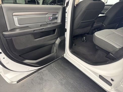 Used 2023 RAM 1500 Classic SLT AWD/4WD image 35