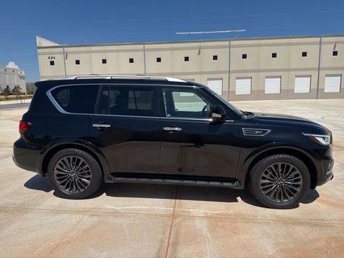 Used 2023 INFINITI QX80 Premium Select w/ All-Season Package image 3