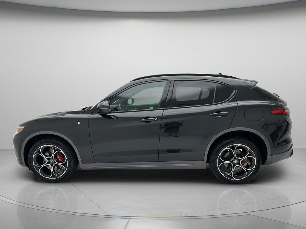 Used 2023 Alfa Romeo Stelvio Ti w/ Active Assist Plus Package AWD/4WD image 6