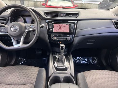 Used 2019 Nissan Rogue SV w/ Premium Package image 16