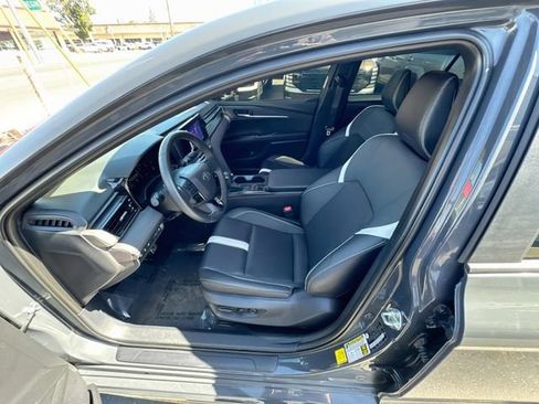 Used 2025 Toyota Camry SE w/ Convenience Package FWD image 19