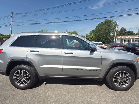 Used 2019 Jeep Grand Cherokee Limited AWD/4WD image 12