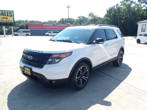Used 2015 Ford Explorer Sport w/ Equipment Group 401A AWD/4WD image 2