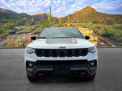 Used 2025 Jeep Compass Trailhawk AWD/4WD image 9