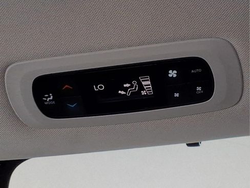 Used 2023 Chrysler Pacifica Touring-L FWD image 21