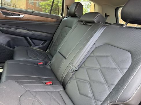 Used 2025 Volkswagen Atlas SE AWD/4WD image 31