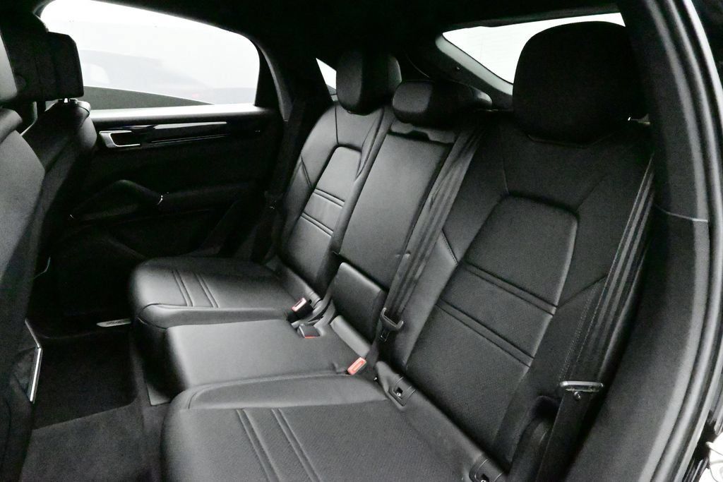 Certified 2023 Porsche Cayenne Coupe w/ Premium Package AWD/4WD image 14