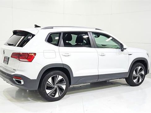 Used 2024 Volkswagen Taos SE AWD/4WD image 8