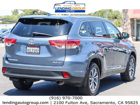Used 2019 Toyota Highlander XLE w/ Carpet Mat Package (TMS) image 4