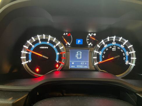 Used 2016 Toyota 4Runner Limited AWD/4WD image 2
