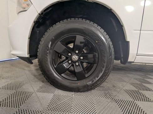 Used 2017 RAM 1500 Express image 9