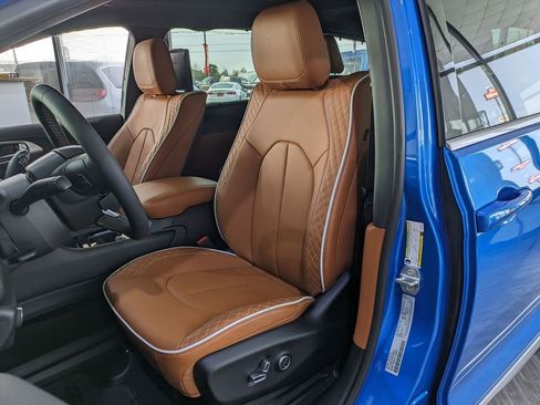 New 2026 Chrysler Pacifica Pinnacle w/ Trailer Tow Group image 16