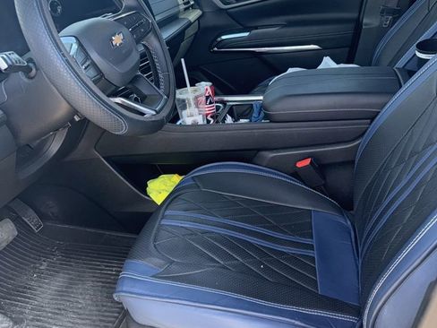 Used 2025 Chevrolet Traverse LT w/ Driver Confidence Package FWD image 1