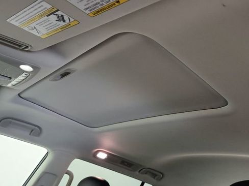 Used 2024 Nissan Armada SL image 34