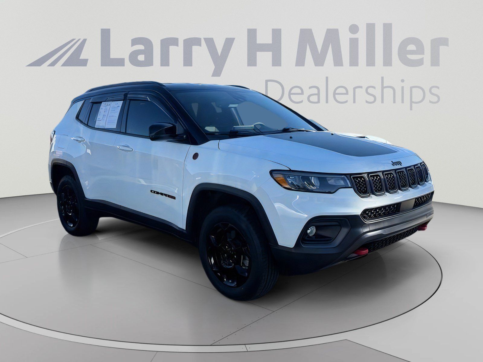 Used 2025 Jeep Compass Trailhawk AWD/4WD image 6