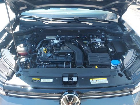 Certified 2025 Volkswagen Taos SE w/ Panoramic Sunroof Package FWD image 29