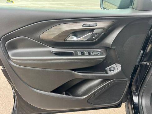 Used 2023 GMC Terrain SLT w/ Tech Package FWD image 22