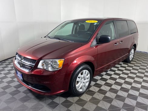 Used 2019 Dodge Grand Caravan SE w/ UConnect Hands-Free Group FWD image 8