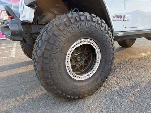 Used 2020 Jeep Gladiator Rubicon AWD/4WD image 2