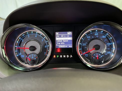 Used 2014 Chrysler Town & Country Touring w/ Trailer Tow Group image 24