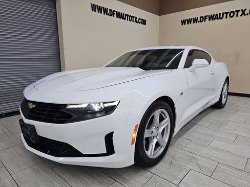 Used 2020 Chevrolet Camaro LT w/ Technology Package image 2