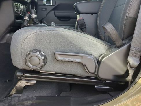 New 2025 Jeep Gladiator Sport image 19