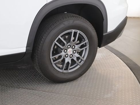 Used 2025 GMC Acadia Elevation image 11