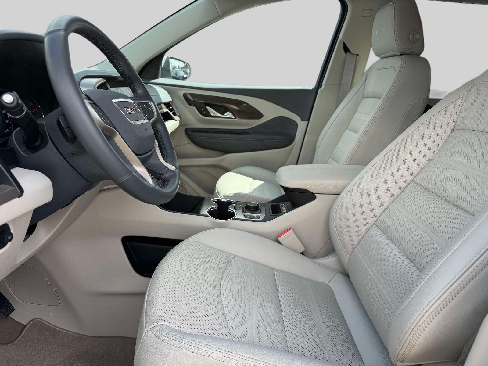 Used 2024 GMC Terrain Denali w/ Denali Premium Package AWD/4WD image 13