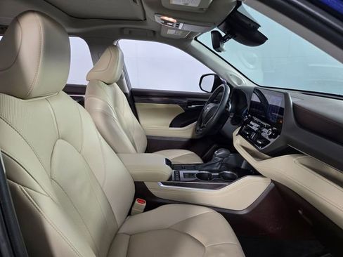 Used 2021 Toyota Highlander Limited image 17