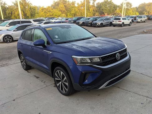 Certified 2023 Volkswagen Taos SE image 5