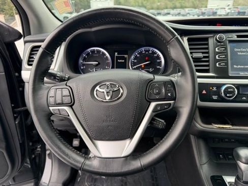 Used 2017 Toyota Highlander XLE image 14